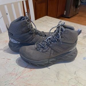 Gray Hoka Stinson Mid men’s boots size 9.5